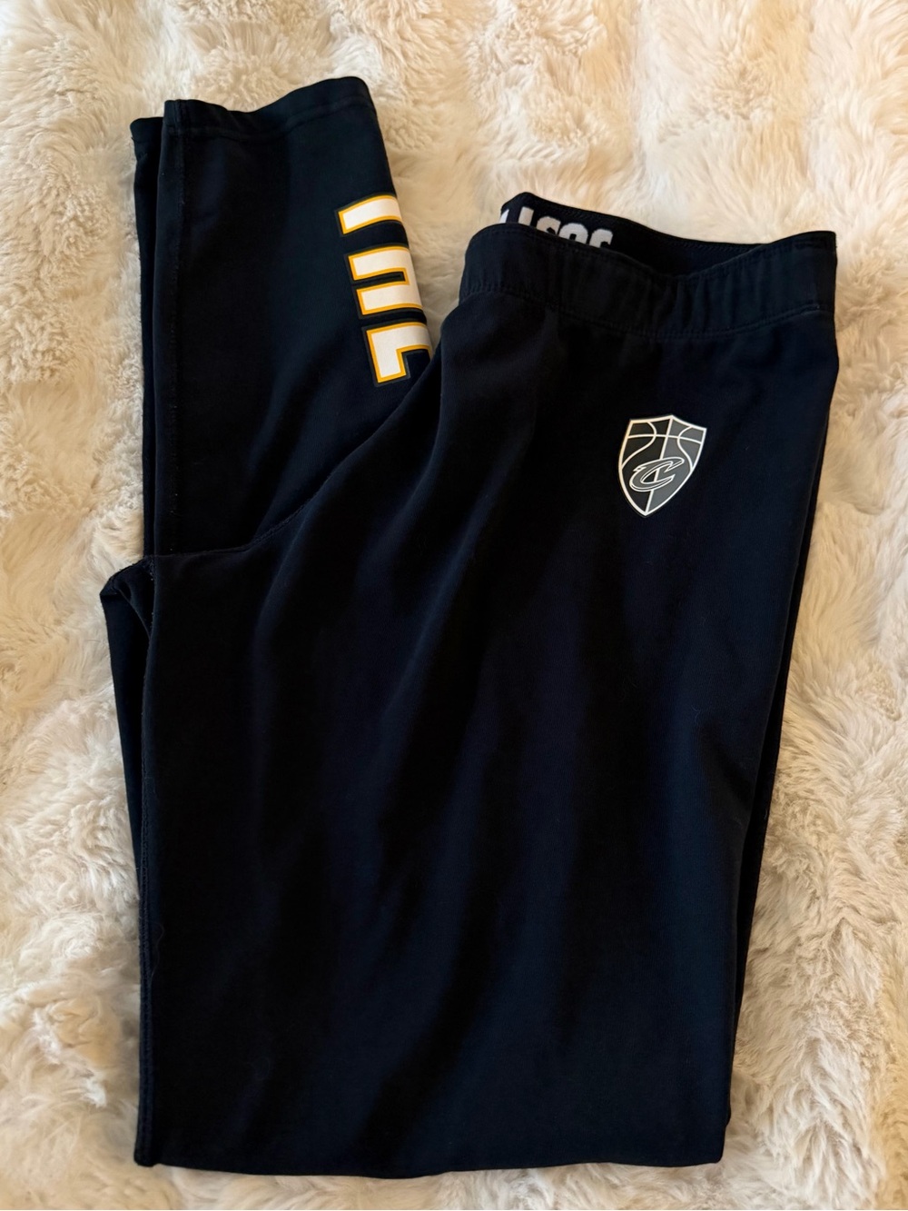 Nike women’s large Athletic Leggings with Cleveland Cavaliers Logo - Picture 2 of 4